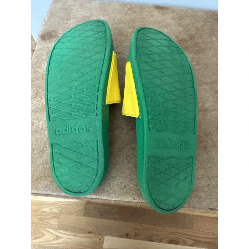 Adidas Lego‎ Adilitte Comfort K Slide Sandals Kid Size 6 Yellow & Green